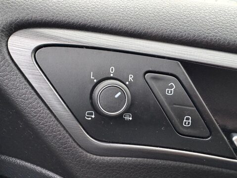 Volkswagen Golf 1.0 TSI BlueMotion Tech SE Nav Euro 6 (s/s) 5dr 30