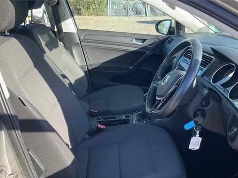 Volkswagen Golf 1.0 TSI BlueMotion Tech SE Nav Euro 6 (s/s) 5dr 8