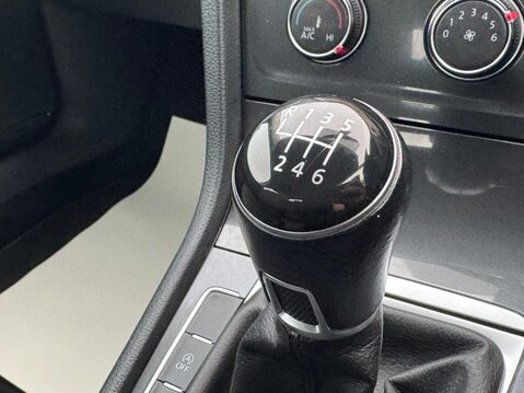 Volkswagen Golf 1.0 TSI BlueMotion Tech SE Nav Euro 6 (s/s) 5dr 24