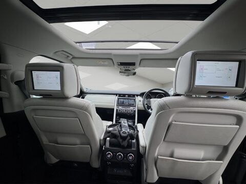 Land Rover Discovery 3.0 TD V6 First Edition Auto 4WD Euro 6 (s/s) 5dr 4