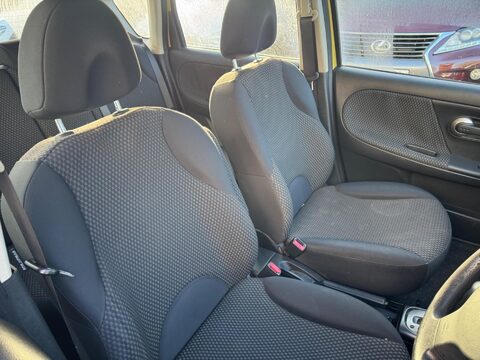 Nissan Note 1.6 16v SE 5dr 9