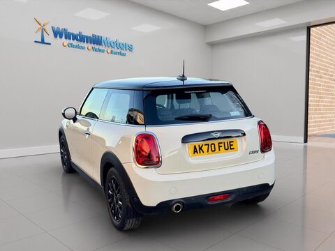 Mini Hatch 1.5 Cooper Classic Euro 6 (s/s) 3dr 4