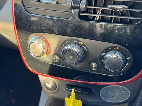 Renault Clio 1.2 16V Dynamique MediaNav Euro 5 5dr 15