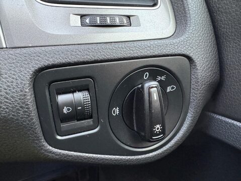 Volkswagen Golf 1.2 TSI BlueMotion Tech S Euro 5 (s/s) 5dr 27