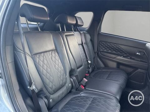 Mitsubishi Outlander 2.4h TwinMotor 13.8kWh Exceed Safety CVT 4WD Euro 6 (s/s) 5dr 11