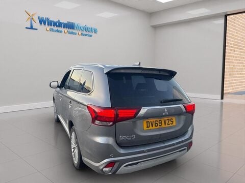 Mitsubishi Outlander 2.4h TwinMotor 13.8kWh Exceed Safety CVT 4WD Euro 6 (s/s) 5dr 7