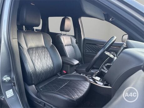 Mitsubishi Outlander 2.4h TwinMotor 13.8kWh Exceed Safety CVT 4WD Euro 6 (s/s) 5dr