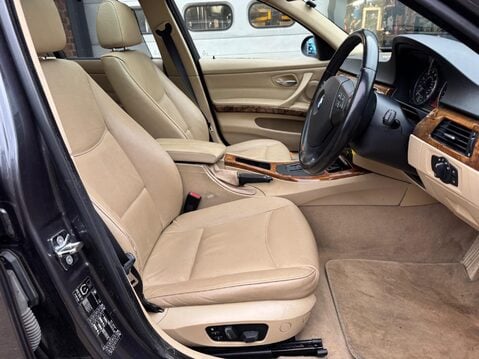 BMW 3 Series 3.0 325i SE Touring Auto Euro 4 5dr 8