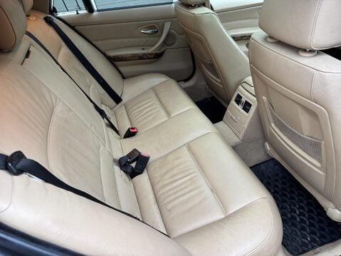 BMW 3 Series 3.0 325i SE Touring Auto Euro 4 5dr 19