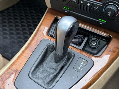 BMW 3 Series 3.0 325i SE Touring Auto Euro 4 5dr 12