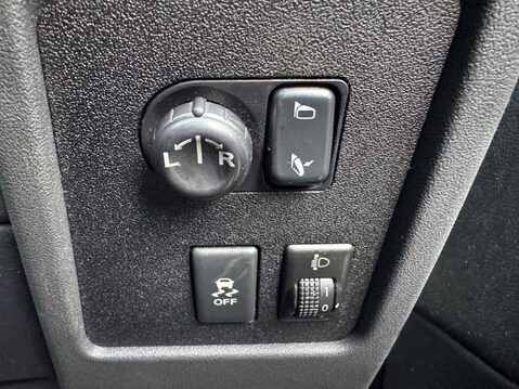 Nissan Qashqai 1.5 dCi n-tec+ SUV 5dr Diesel Manual 2WD Euro 5 (110 ps) 22