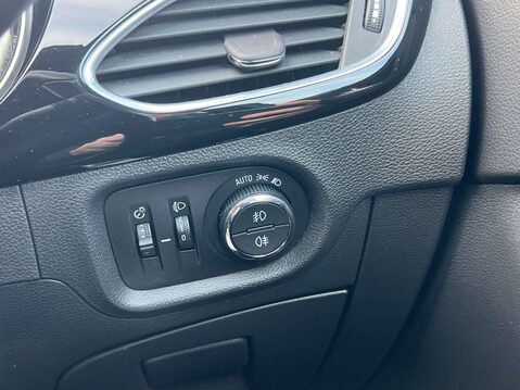 Vauxhall Astra 1.6 CDTi BlueInjection SRi Nav Euro 6 (s/s) 5dr 14