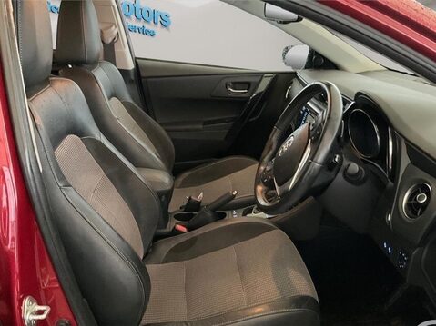 Toyota Auris 1.2 VVT-i Excel Touring Sports CVT Euro 6 (s/s) 5dr (Safety Sense) 3