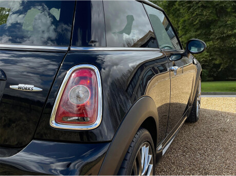 2008 / 58 MINI COOPER IN BLACK WITH FULL LOUNGE LEATHER - Mrs MINI