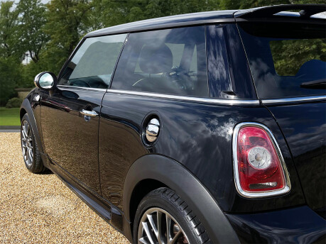 2008 / 58 MINI COOPER IN BLACK WITH FULL LOUNGE LEATHER - Mrs MINI