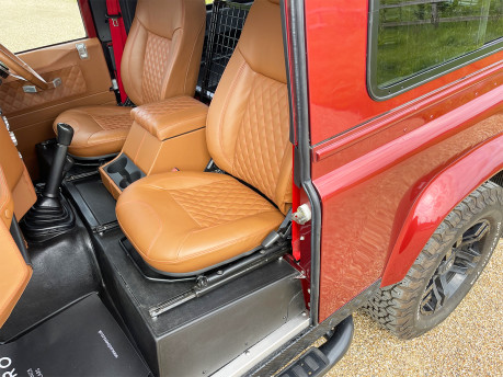 Land Rover Defender 90 COUNTY HARD TOP 45