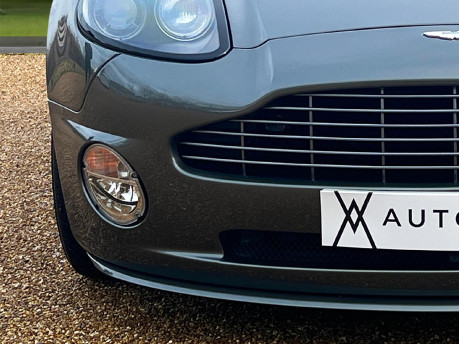 Aston Martin Vanquish V12 S 16
