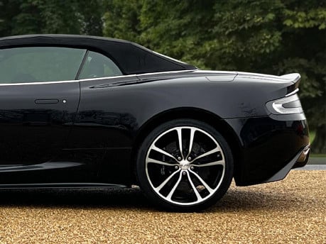 Aston Martin DBS V12 VOLANTE CARBON BLACK EDITION 10