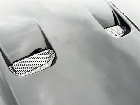 Aston Martin DBS V12 VOLANTE CARBON BLACK EDITION 40