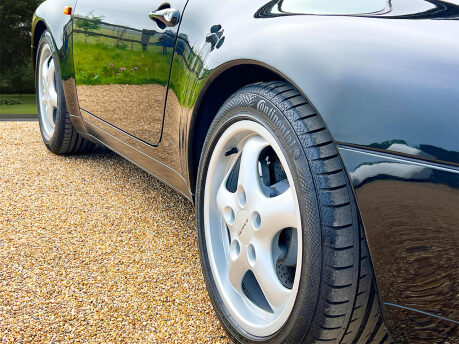 Porsche 911 CARRERA 4 26