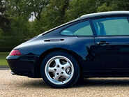Porsche 911 CARRERA 4 11