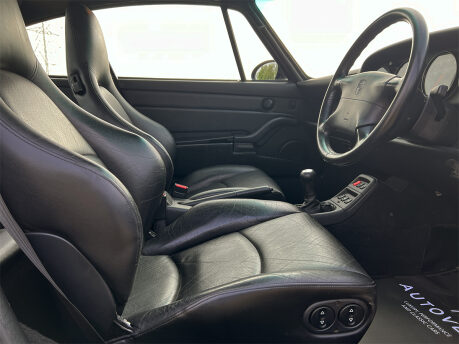 Porsche 911 CARRERA 4 43