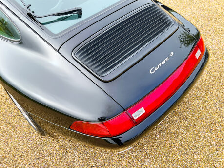 Porsche 911 CARRERA 4 33