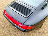 Porsche 911 CARRERA 4 31