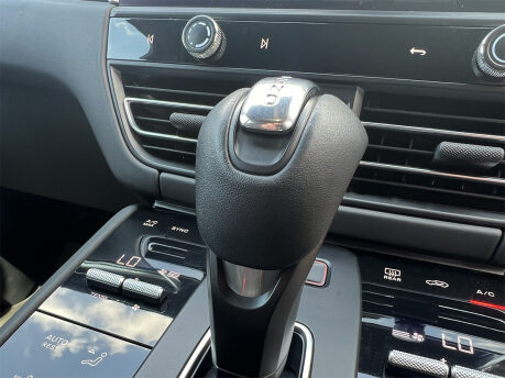 Porsche Macan S PDK 56