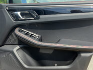 Porsche Macan S PDK 76