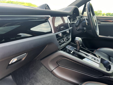 Porsche Macan S PDK 49