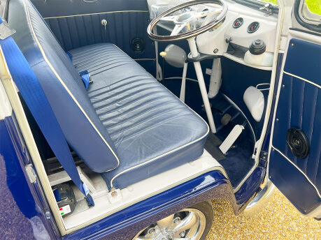 Volkswagen Campervan Split-Screen 44