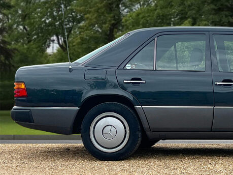 Mercedes-Benz C Class 260 E 12