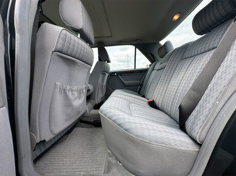 Mercedes-Benz C Class 260 E 57