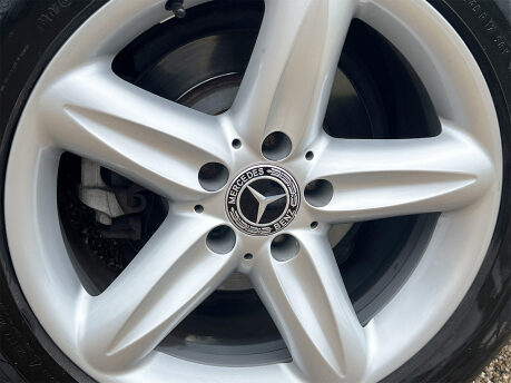 Mercedes-Benz SL Series SL350 38