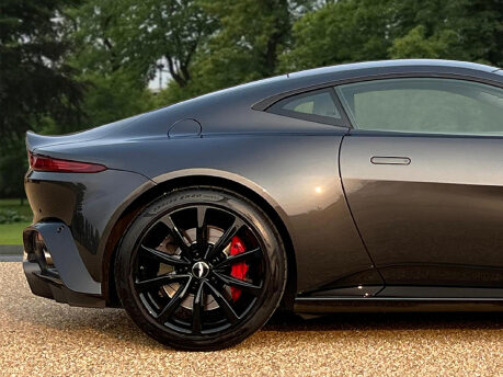 Aston Martin Vantage V8 11