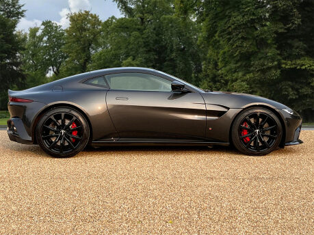 Aston Martin Vantage V8 4