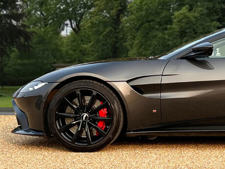 Aston Martin Vantage V8 9