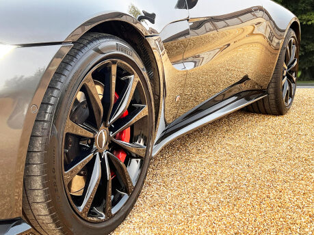 Aston Martin Vantage V8 19