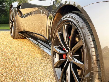 Aston Martin Vantage V8 21