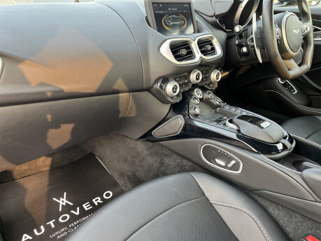 Aston Martin Vantage V8 51