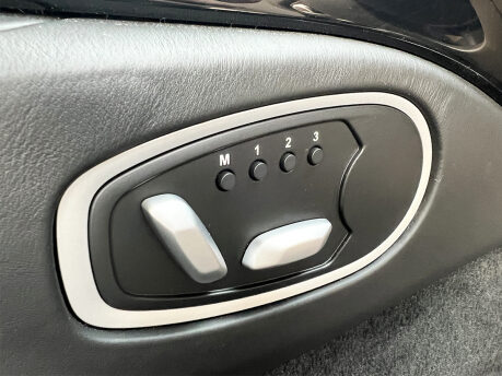 Aston Martin Vantage V8 69