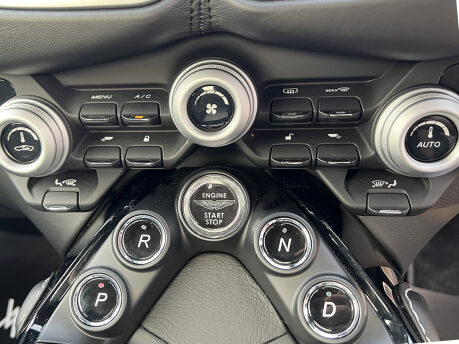 Aston Martin Vantage V8 58