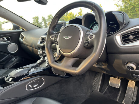 Aston Martin Vantage V8 52