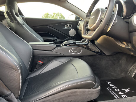 Aston Martin Vantage V8 44