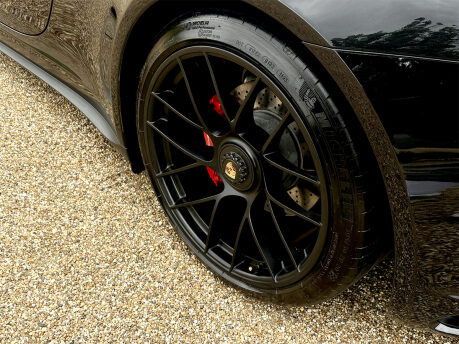 Porsche 911 CARRERA GTS PDK 38