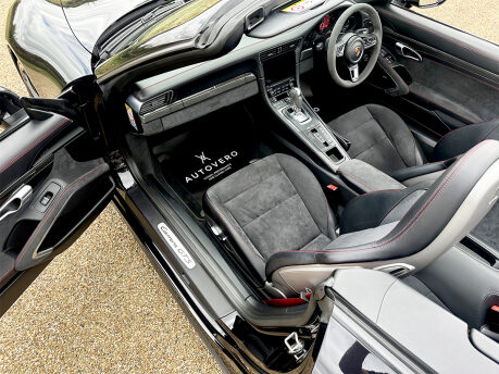 Porsche 911 CARRERA GTS PDK 42