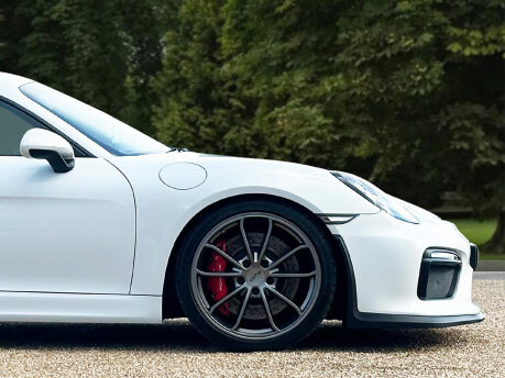 Porsche Cayman GT4 12
