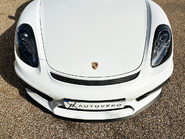 Porsche Cayman GT4 28