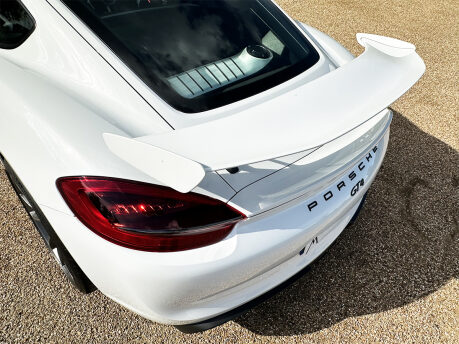 Porsche Cayman GT4 32